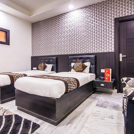 Отель Oyo 8888 Riga Hs Deluxe Агра Экстерьер фото