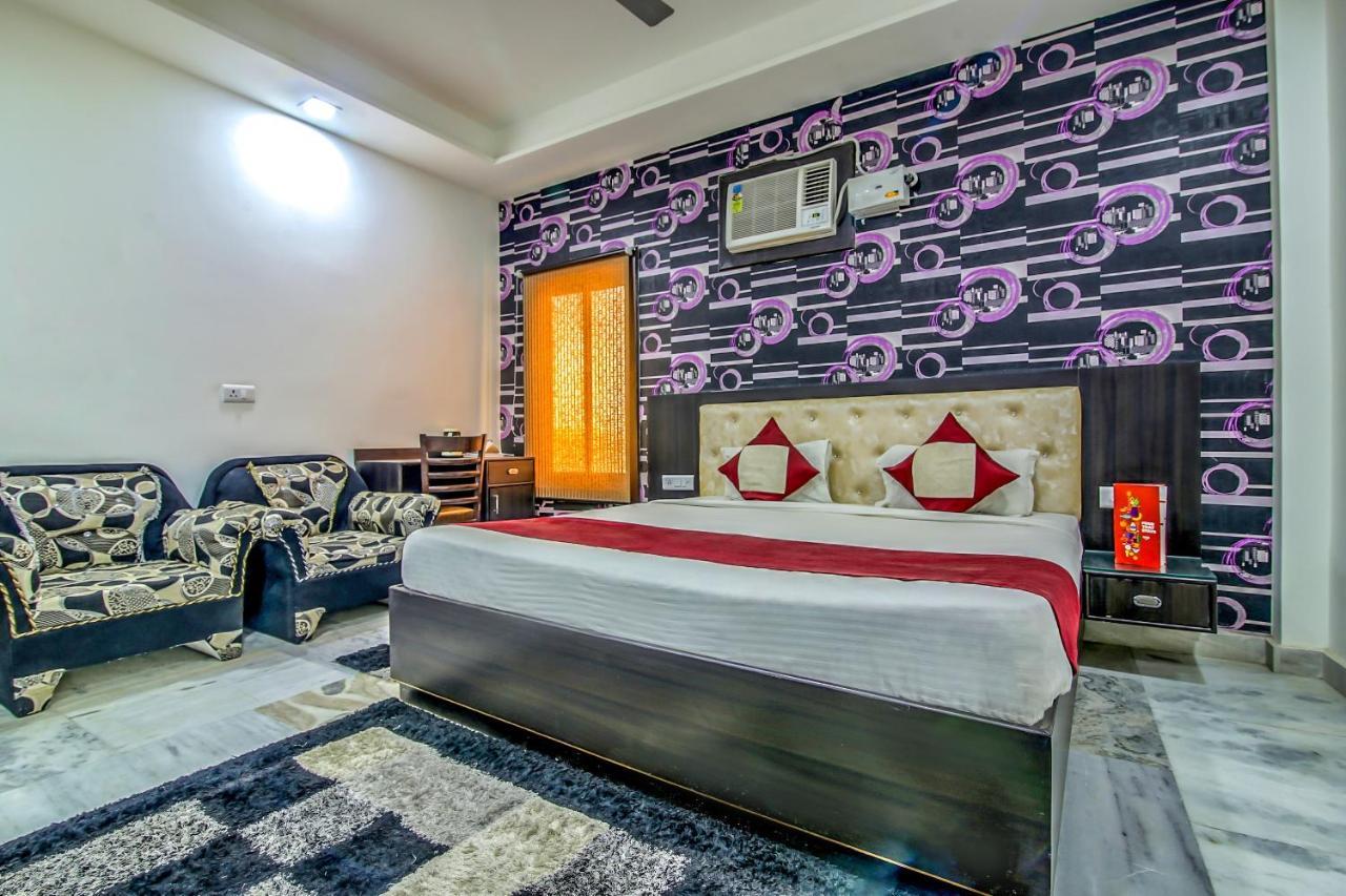 Отель Oyo 8888 Riga Hs Deluxe Агра Экстерьер фото